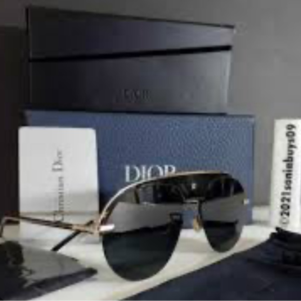 COPY - Dior Revolution - Picture 7 of 11